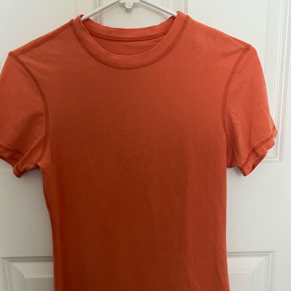 orange lululemon tshirt